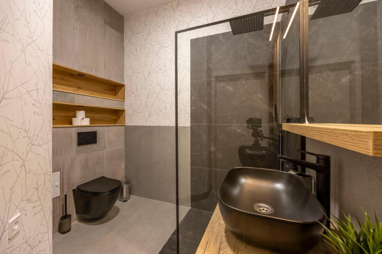 Luxurious & Spacious With Balcony Apartmán