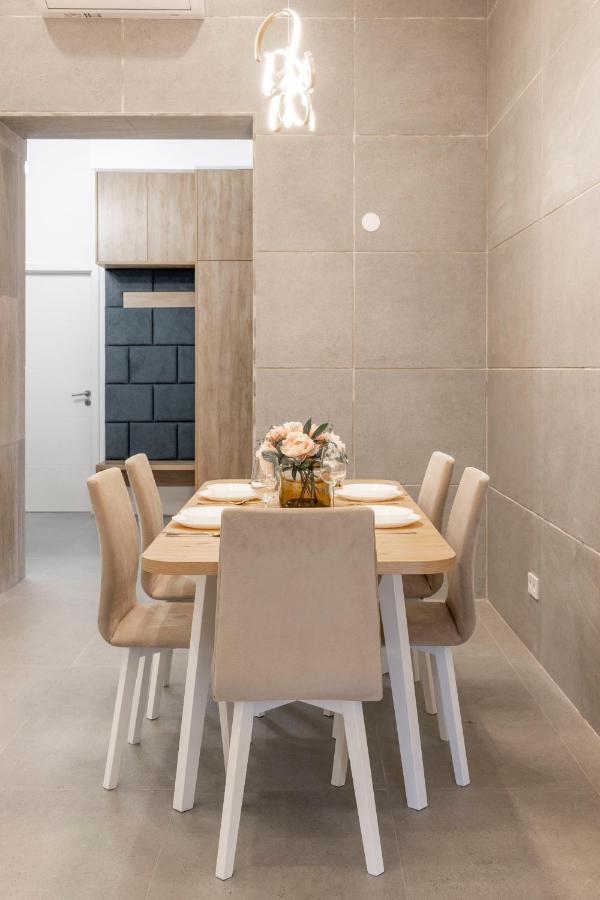 Luxurious & Spacious With Balcony Apartmán *