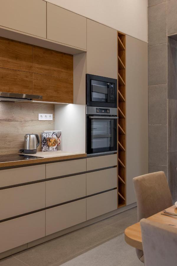 Apartmán Luxurious & Spacious With Balcony