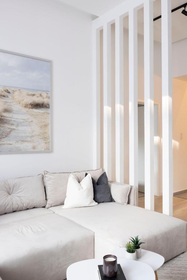 Luxurious & Spacious With Balcony