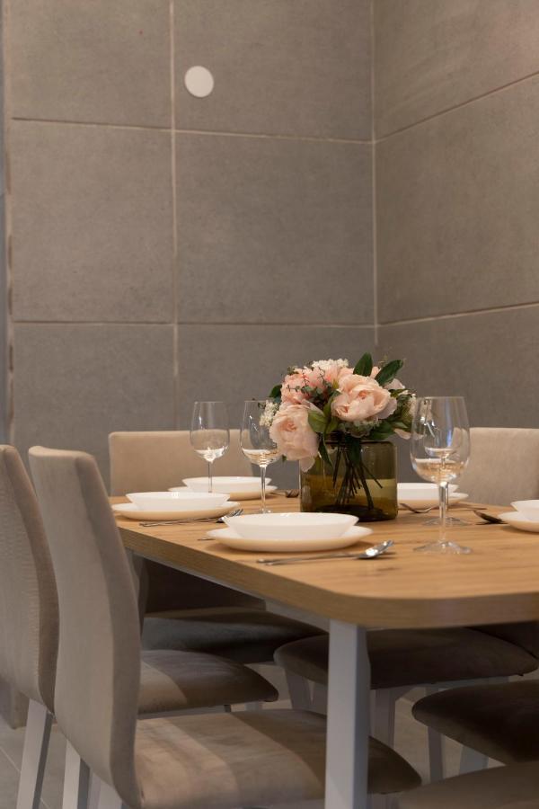 Appartamento Luxurious & Spacious With Balcony *