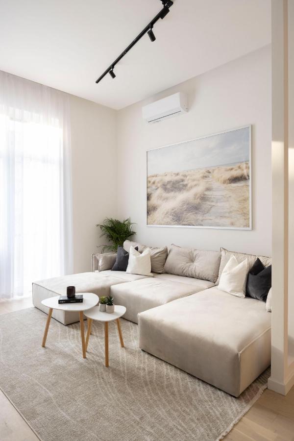 Apartment Luxurious & Spacious With Balcony Budapest